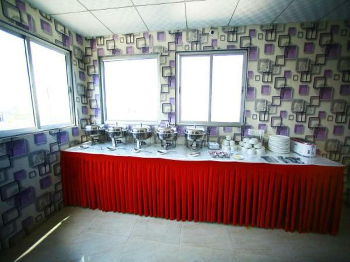 Airport Hotel Hsp Нью-Дели Экстерьер фото